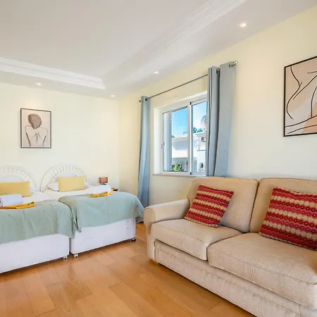 Villa Captivating 600m To Vau