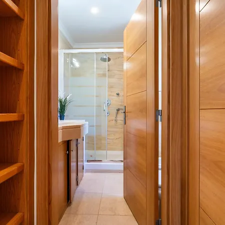 Captivating 600m To Vau Villa