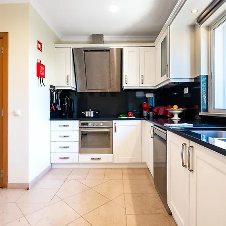 Captivating 600m To Vau Villa Portimão