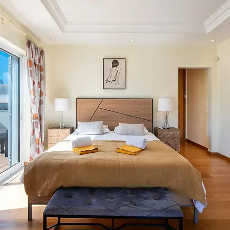 Captivating 600m To Vau Villa Portimão