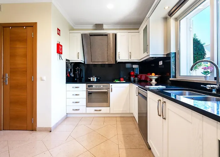 Captivating 600m To Vau Villa Portimão