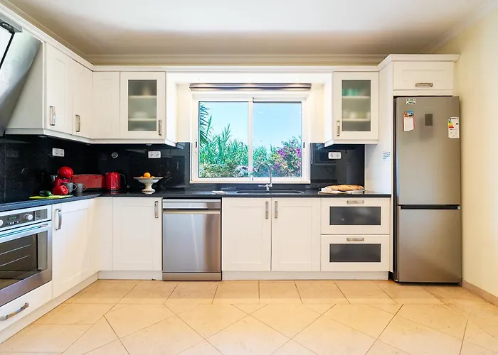 Villa Captivating 600m To Vau