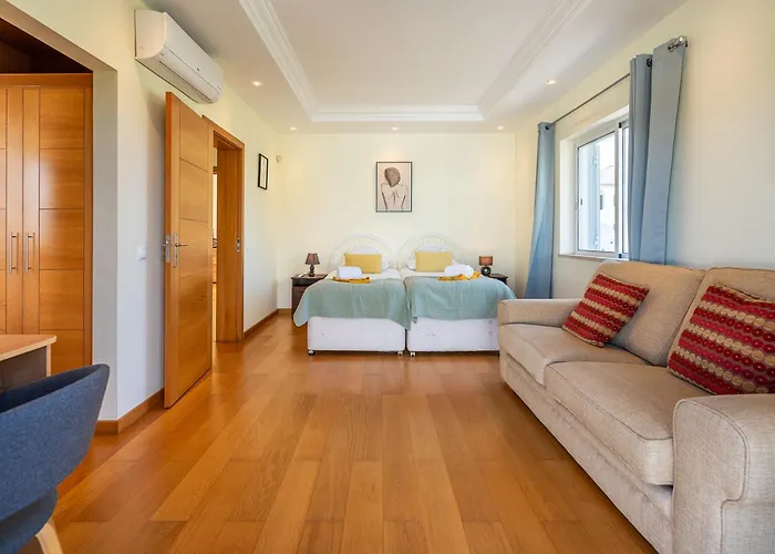 Captivating 600m To Vau Portimão