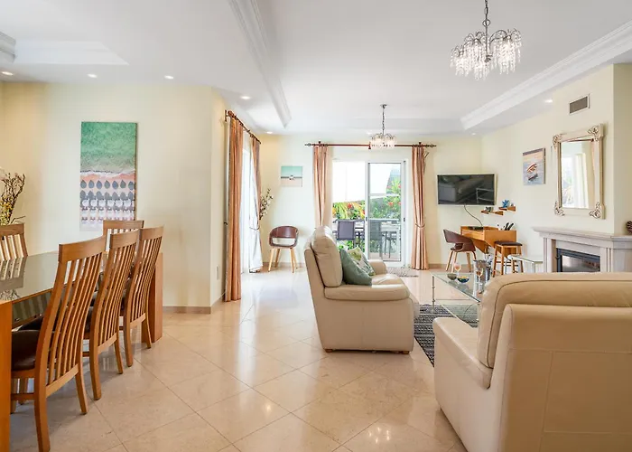 Villa Captivating 600m To Vau