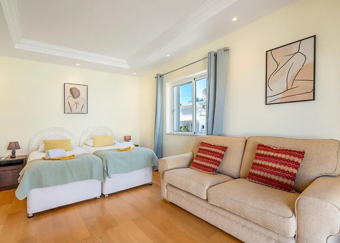 Villa Captivating 600m To Vau